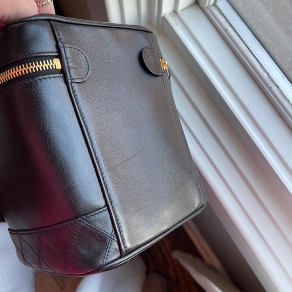 CHANEL Black Lambskin Cosmetic Vanity Case with Gold Hardware - Picture 16 of 16